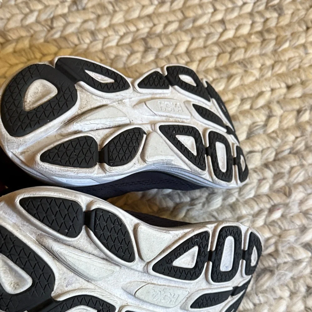 Hoka Bondi 8 Black Athletic Shoes - Picture 5 of 10